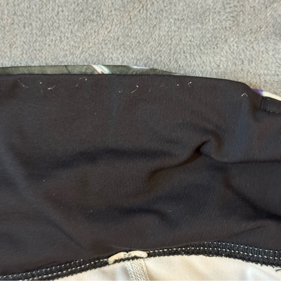 Lululemon Inspire Tight II Luxtreme (Mesh)
Pigment Wave Multi / Black

#149 - Picture 5 of 9